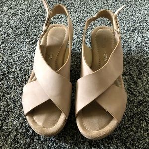 Nude wedges
